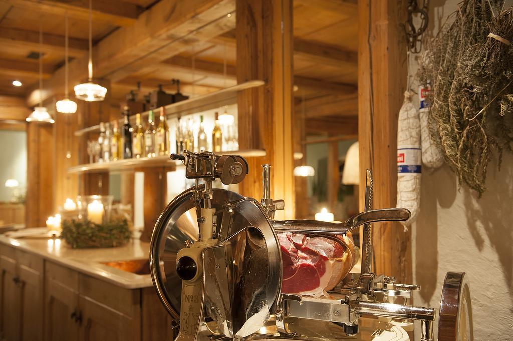 Italian Lifestyle Hotel & Osteria Chartreuse Тун Экстерьер фото