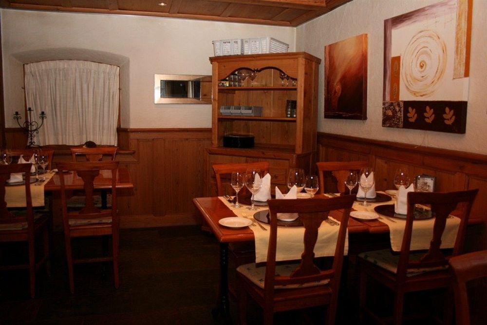 Italian Lifestyle Hotel & Osteria Chartreuse Тун Экстерьер фото